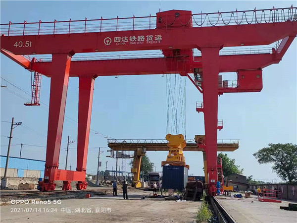 集装箱门式起重机